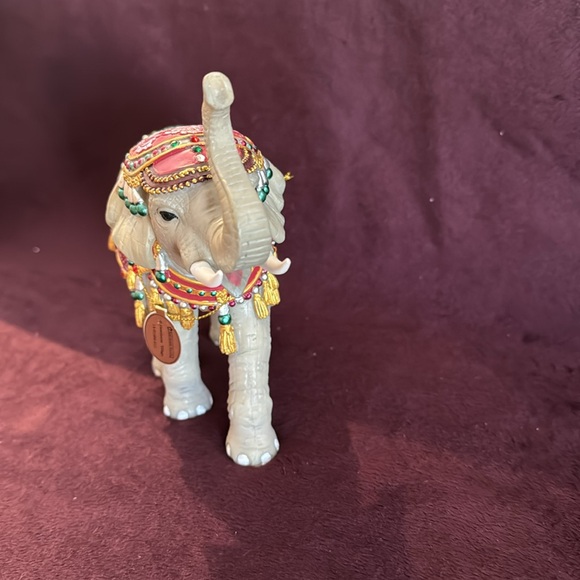 Bradford Exchange, Hawthorn Village Jeweled Nativity “Elephant “ EUC - Picture 4 of 8